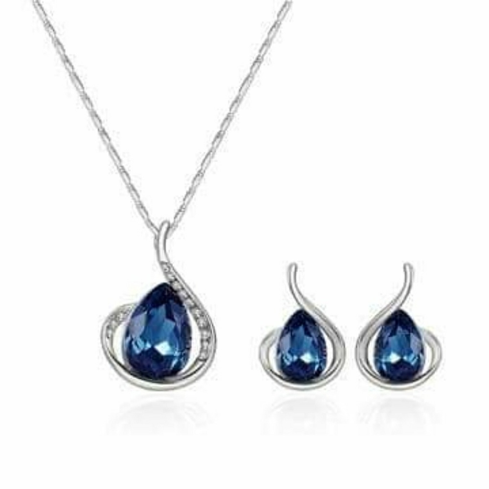 Blue Necklace With Rinestone